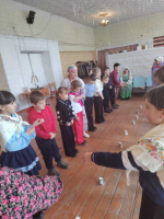 Традиционные «Покровские посиделки» в Васильчуках Ключевского района собрали школьников и артистов.